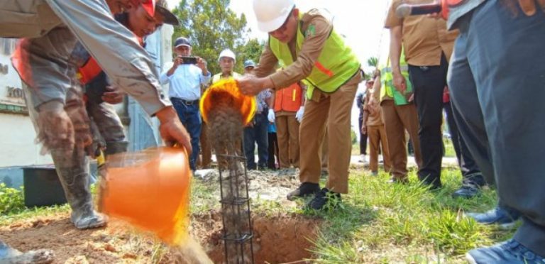 Pengecoran Jalan Penghubung di Tiga Desa Kutai Timur Dilakukan oleh Bupati Ardiansyah Sulaiman