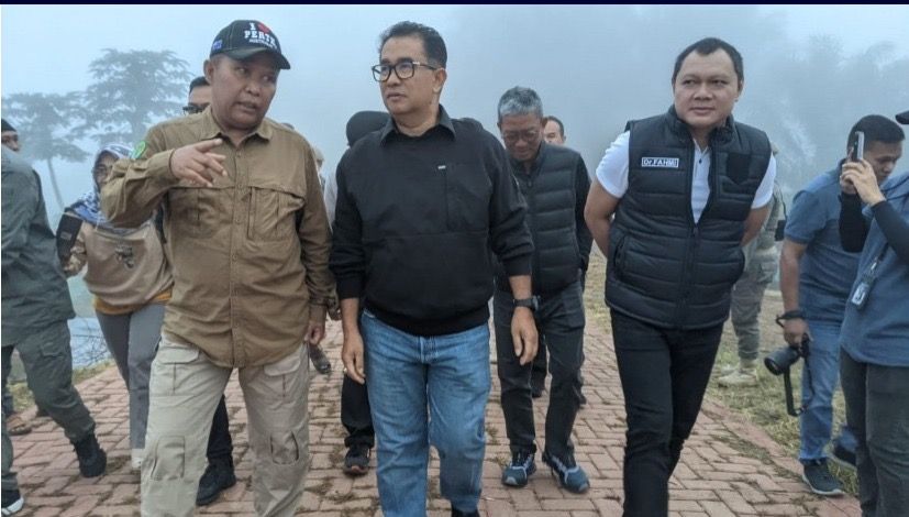 Kepala DPMPD Kaltim dan Pj Gubernur Terkesan dengan Potensi Wisata Gunung Boga/Negeri di Atas Awan di Kabupaten Paser