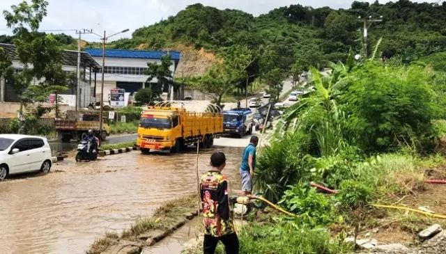 Genangan Air Menghambat Jalur Samarinda-Tenggarong: Pemprov Kaltim Diharap Segera Normalisasi