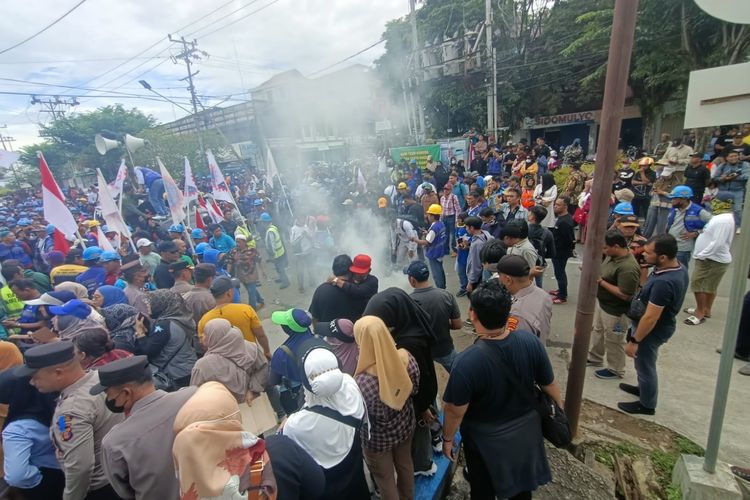 Demo Buruh di Kantor Bea Cukai Samarinda Berakhir Ricuh