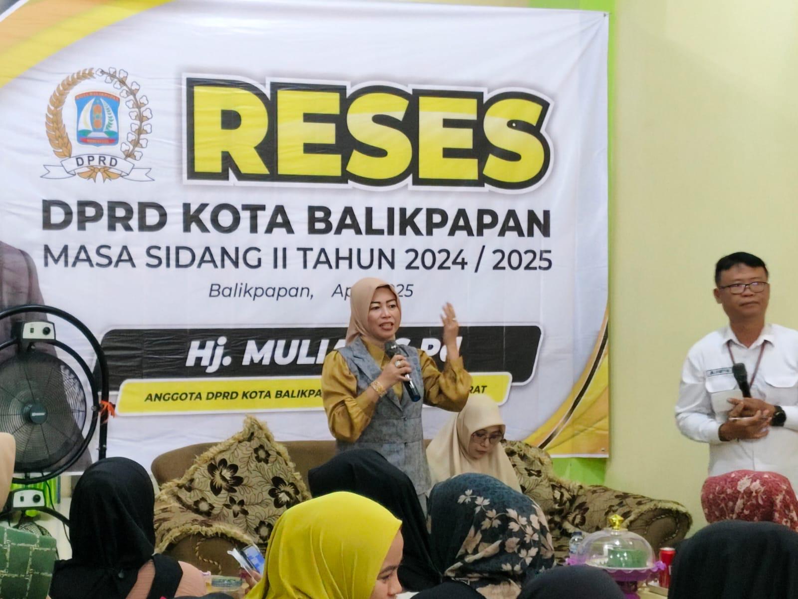 Hj Muliati terima berbagai keluhan warga Baru Ulu saat laksanakan reses Masa Sidang II