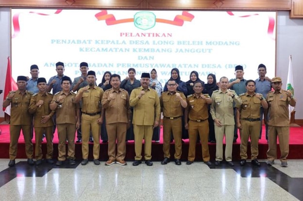 Bupati Kukar Lantik 12 Anggota BPD PAW, Dorong Penguatan Tata Kelola Desa