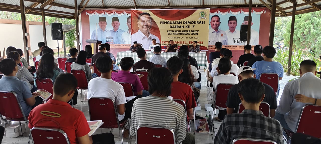 Ekti Imanuel Ajak Masyarakat Pahami Hak Politik Lewat PDD di Linggang Bigung