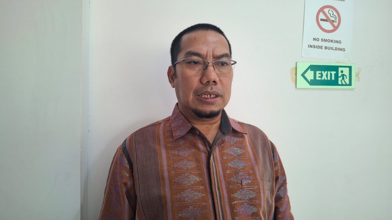 Kepala Pusat Studi Lingkungan Hidup dan Sumber Daya Alam Universitas Mulawarman, Dr. Ir. Samsul Rizal, saat diwawamcarai.(Yhon)