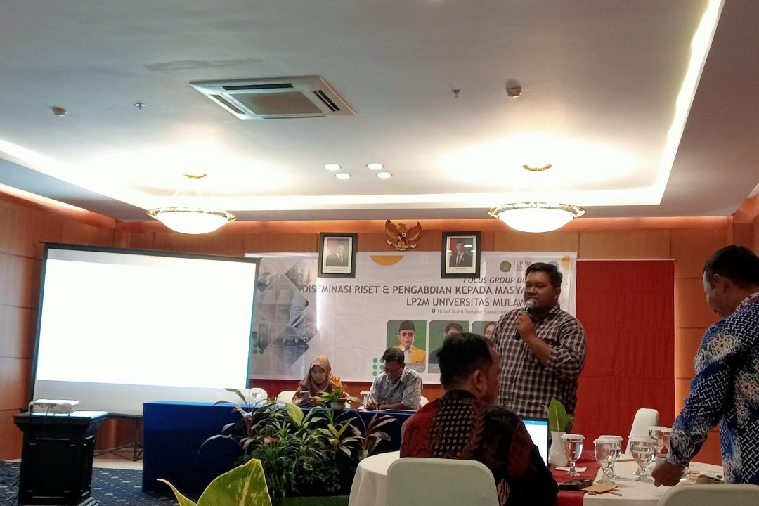 FGD di ruang Sungai Kunjang oleh Moderator Muhammad Bambang Firdaus